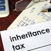 Gifts out of income and their benefits to beneficiaries